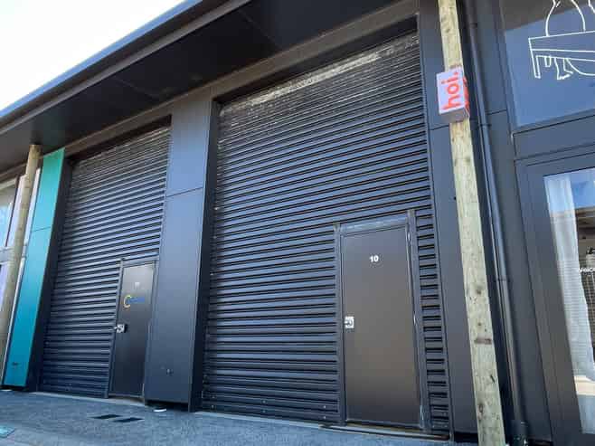 56sqm with roller door