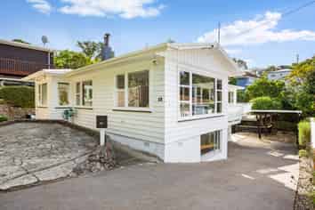 18 Woodland Road, Johnsonville