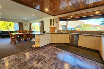 736 State Highway 7, Dobson