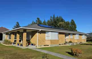 736 State Highway 7, Dobson