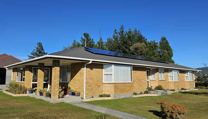 736 State Highway 7, Dobson