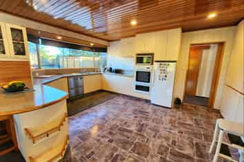 736 State Highway 7, Dobson