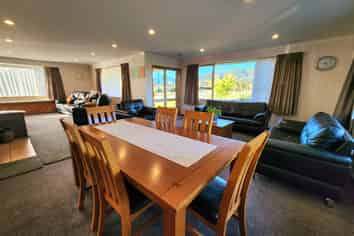 736 State Highway 7, Dobson