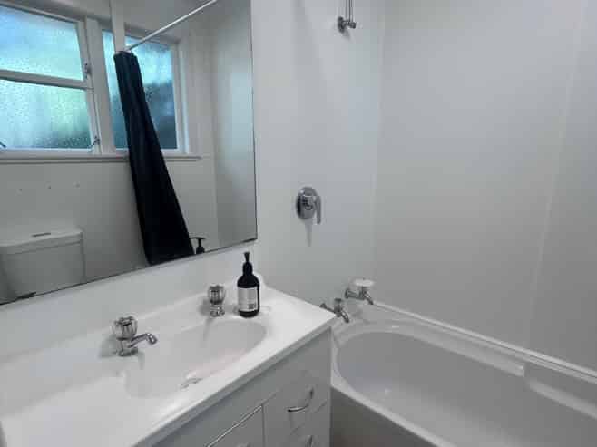 A/4 Chaucer Way, Karori