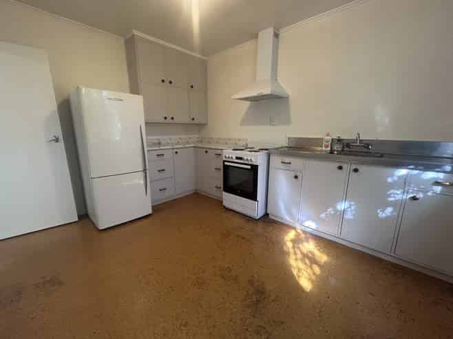 A/4 Chaucer Way, Karori