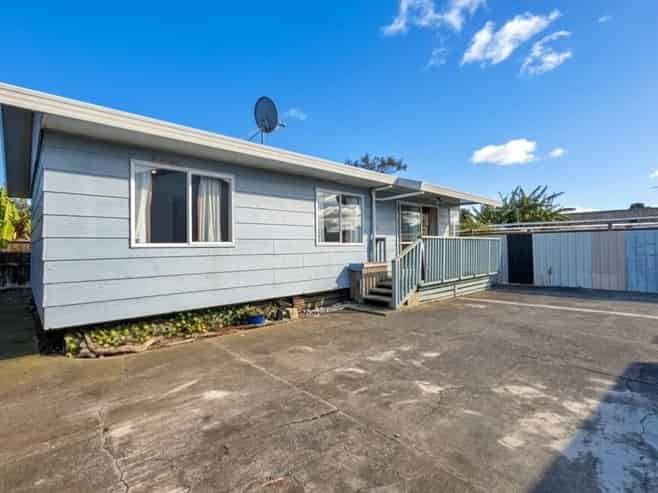 3/9 Robertson Road, Favona