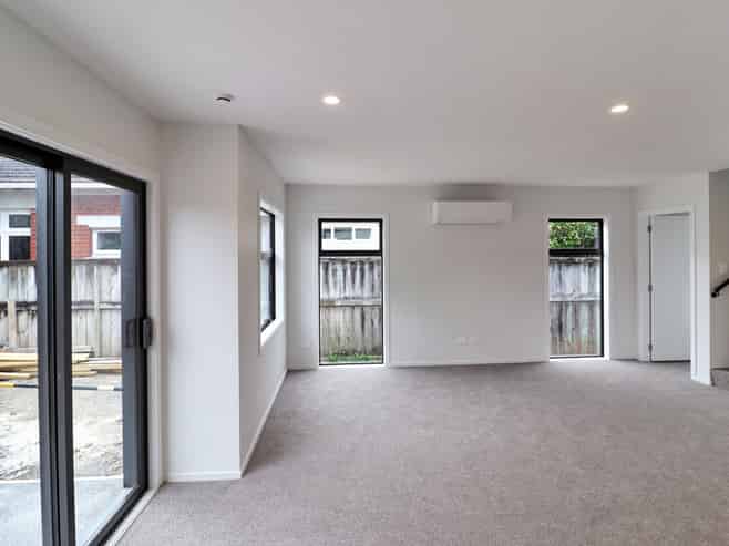 B/137 Whites Line East, Waiwhetu