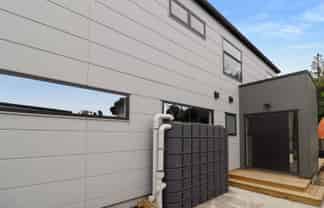 C/137 Whites Line East, Waiwhetu