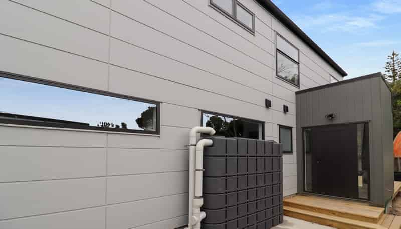 C/137 Whites Line East, Waiwhetu