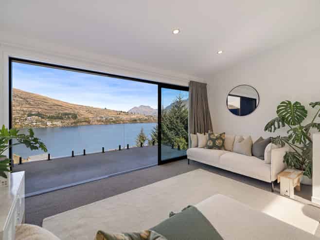 11 Highlands Close, Queenstown Hill