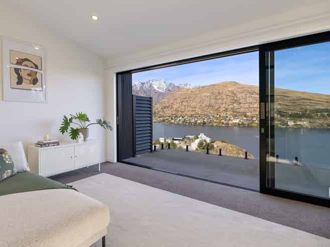 11 Highlands Close, Queenstown Hill