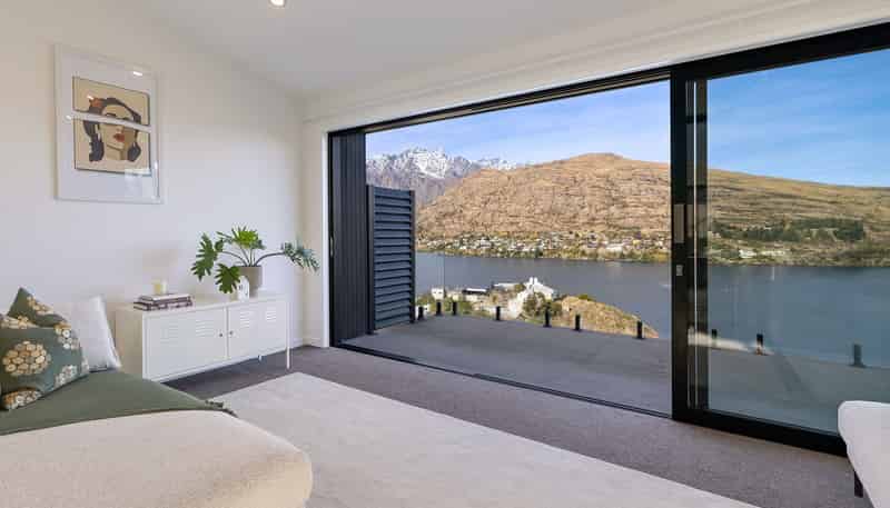 11 Highlands Close, Queenstown Hill