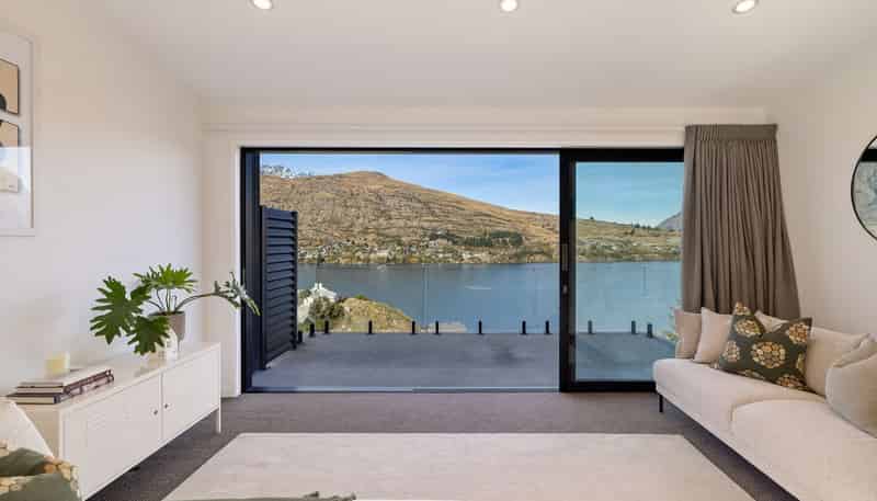 11 Highlands Close, Queenstown Hill