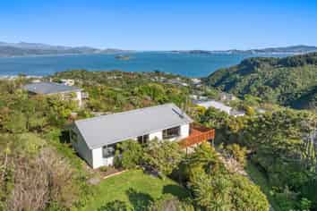 24 Titiro Moana Road, Korokoro