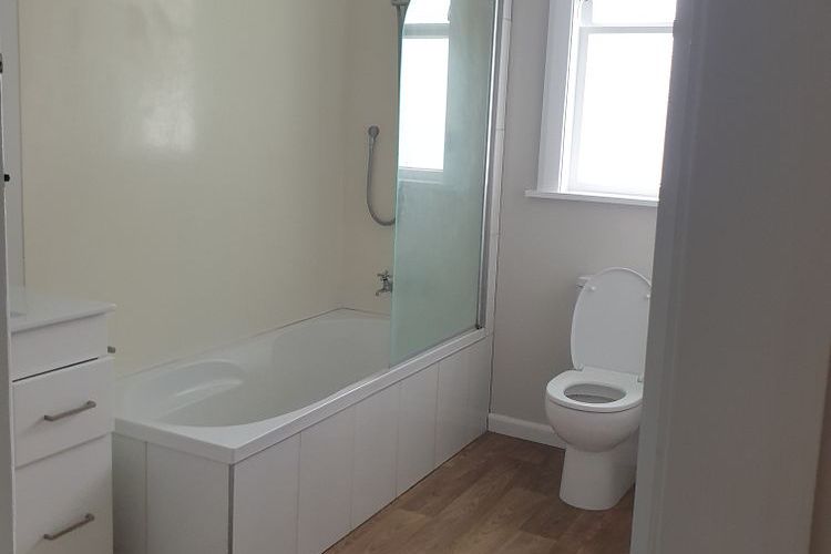 Spacious/ Sun Soaked- Hataitai Flat with Backyard. – další