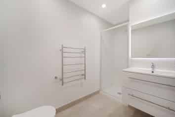 8/150 Royal Road, Massey