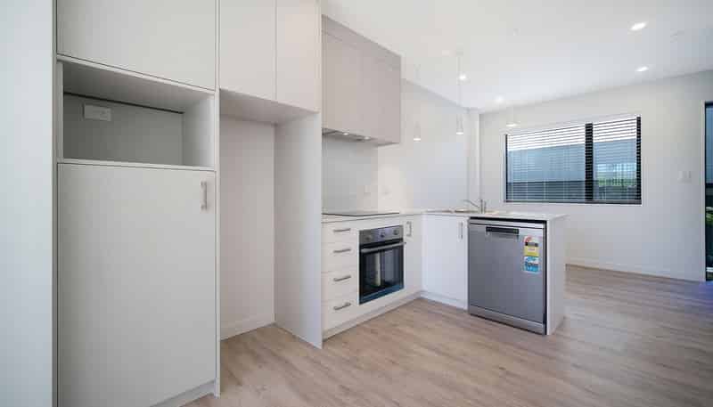 8/150 Royal Road, Massey