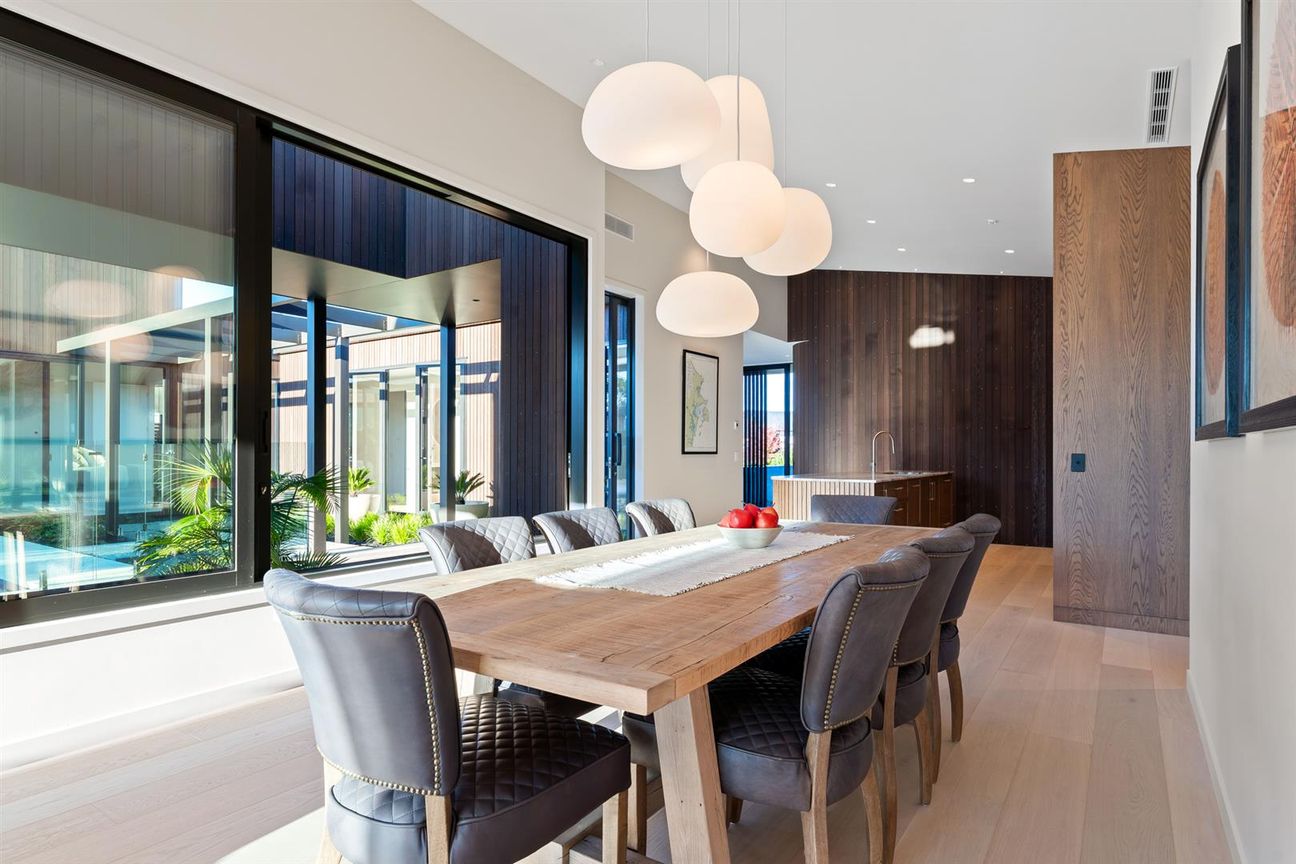 THE ONE YOU'D LEAVE AUCKLAND FOR - Vista 6