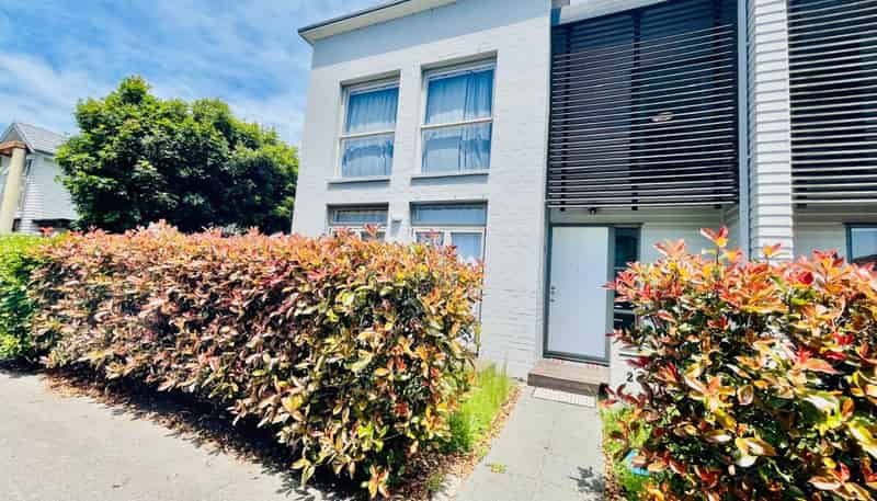 Granny/2 Reins Road, Takanini