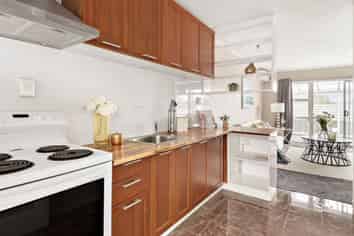 2/118 Lynwood Road, New Lynn