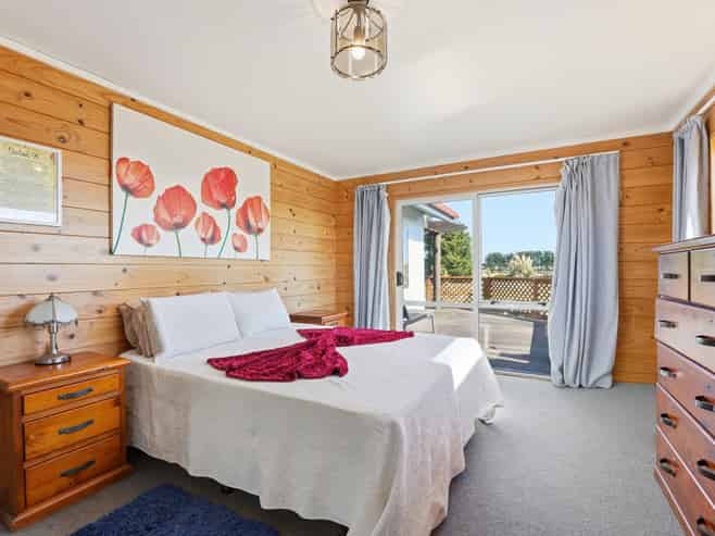 41 Rangiotu Road, Himatangi Beach