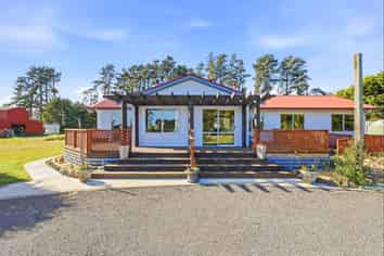 41 Rangiotu Road, Himatangi Beach
