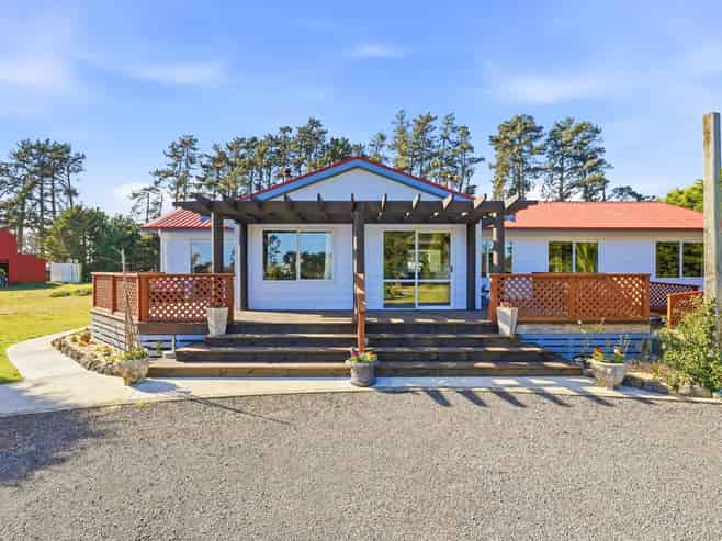 41 Rangiotu Road, Himatangi Beach