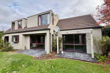 8A Braco Place, Burnside