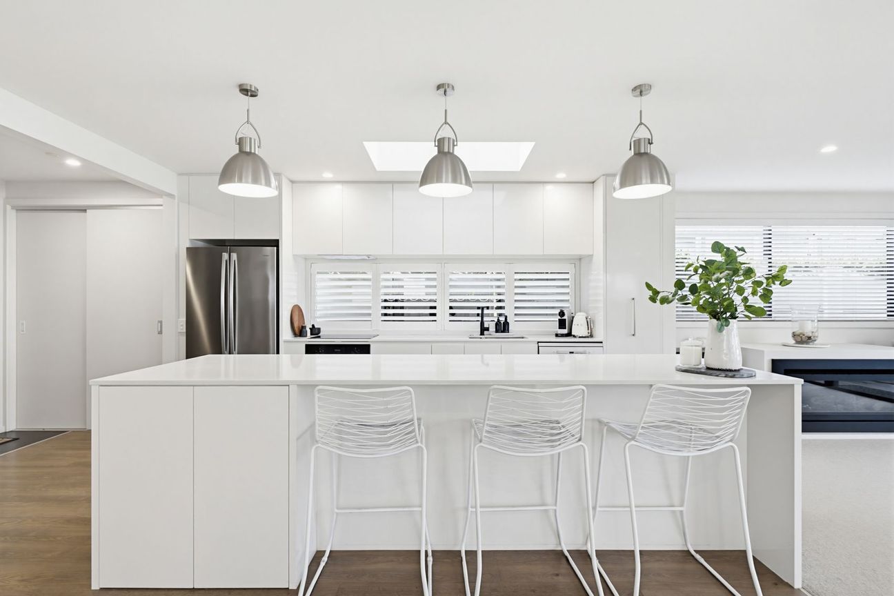 Coastal Ease, Contemporary Comfort - Mai multe