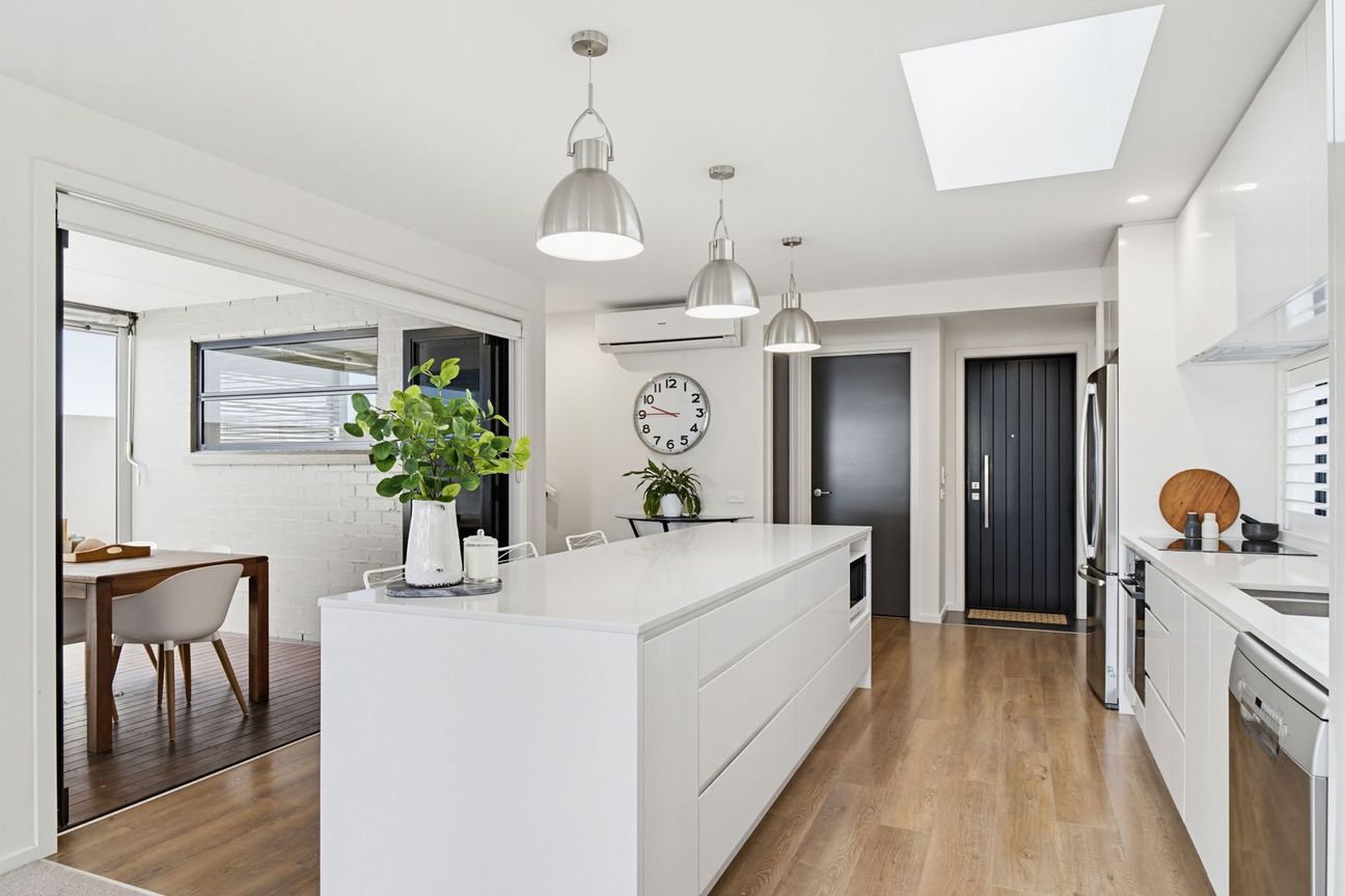 Coastal Ease, Contemporary Comfort - Vedere 5