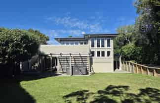 124 Whangaparaoa Road, Red Beach