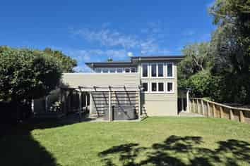 124 Whangaparaoa Road, Red Beach