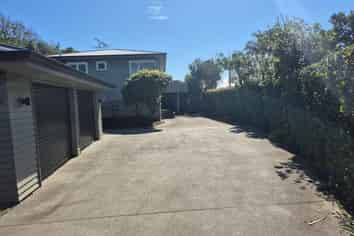 124 Whangaparaoa Road, Red Beach