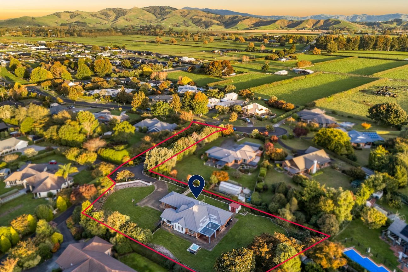 Tranquil half-acre haven near town! - Widok 3