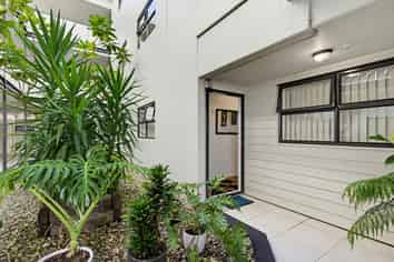2/124 Stancombe Road, Flat Bush