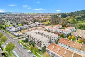 2/124 Stancombe Road, Flat Bush