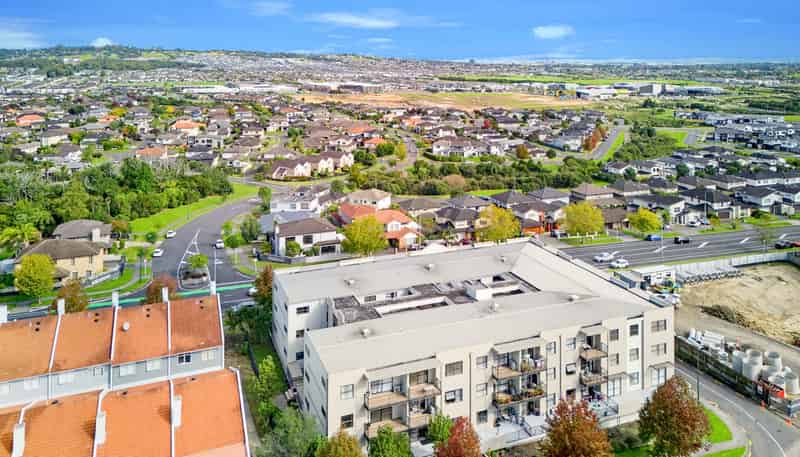 2/124 Stancombe Road, Flat Bush