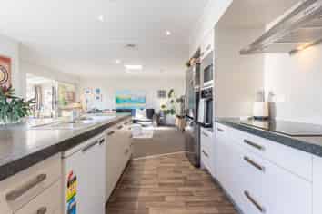 49 Donovan Road, PARAPARAUMU BEACH