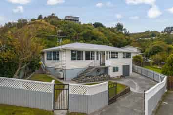 11 Tweed Road, Papakowhai