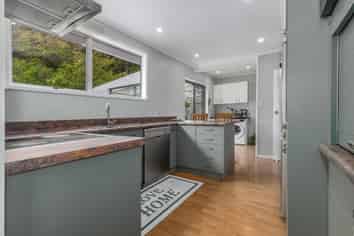 11 Tweed Road, Papakowhai