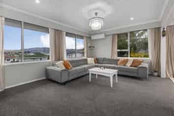 11 Tweed Road, Papakowhai