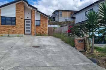 21A Bangla Place, Massey