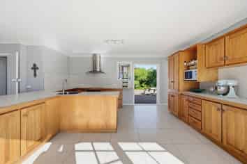 36 Longview Rd, Poraiti