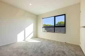 2/155 Te Atatu Road, Te Atatu South