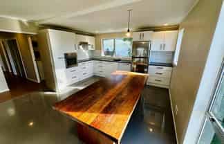 92 Thurleigh Grove, Karori