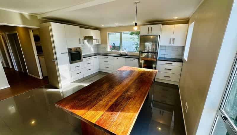 92 Thurleigh Grove, Karori