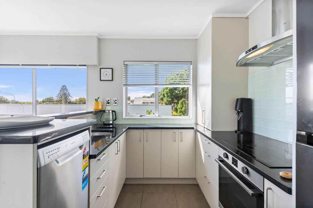 Large 180 Sqm Unit With Views - Vista 5