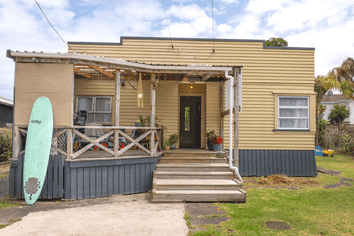 55 Wainui Rd, Raglan