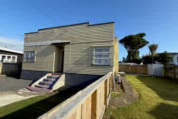 55 Wainui Rd, Raglan