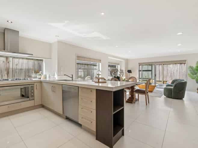 6  Lorenzo Way, Flat Bush